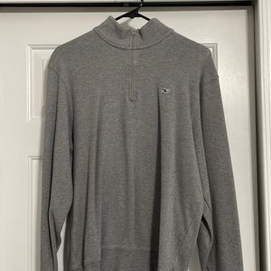 Vineyard Vines Mens 1/4 Zip. Gently Worn. Size Medium. Grey w/ Navy Blue Whale.